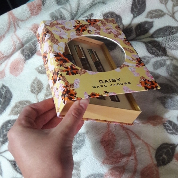 Daisy Marc Jacobs Perfume Set - Picture 5 of 5